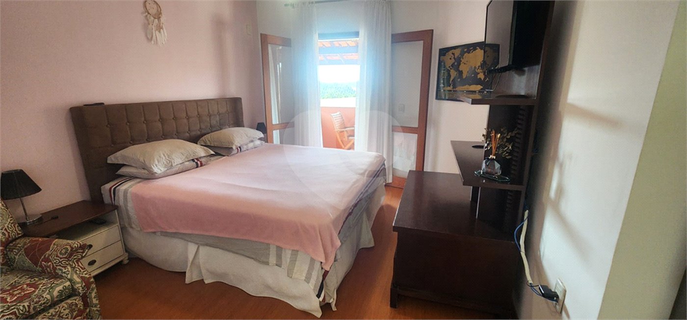 Casa à venda com 4 quartos, sendo 2 suítes, no condomínio Delle Stelle, Louveira - SP