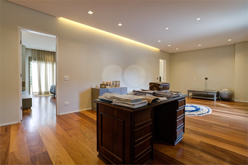 Casa à venda com 5 suítes em Jardim Cordeiro, São Paulo, SP