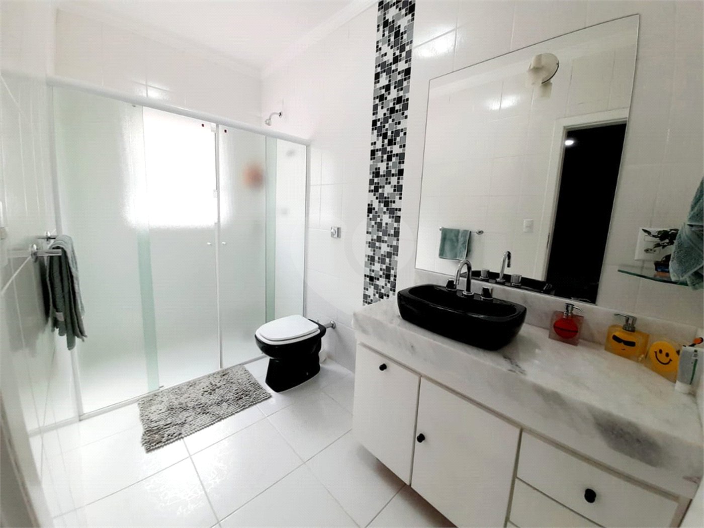 Sobrado à venda com 4 quartos, sendo 3 suítes, em Tremembé, São Paulo, SP