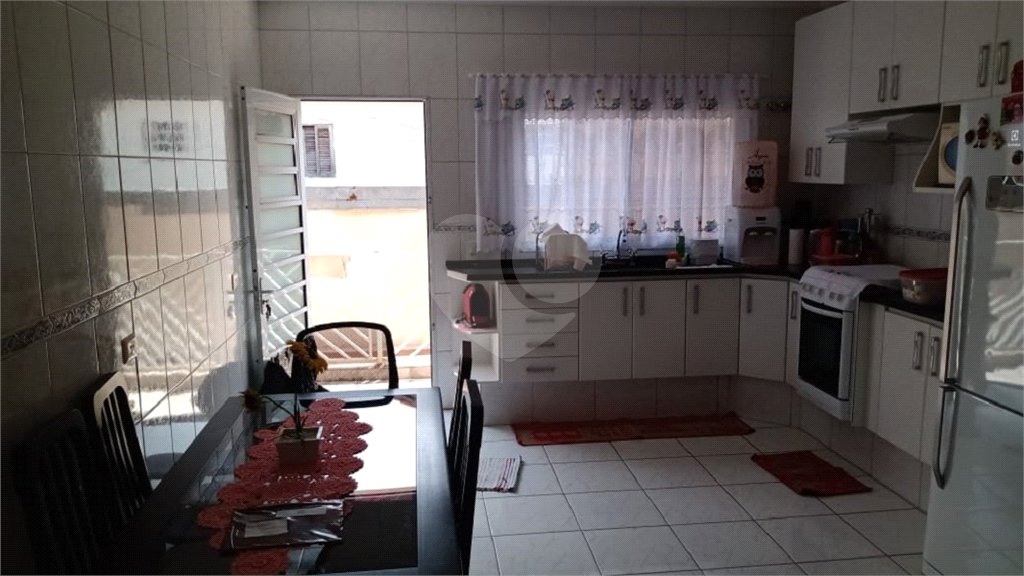 Casa à venda com 4 quartos, sendo 2 suítes,  em Jardim Terezópolis, Guarulhos, SP