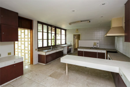 Casa à venda com 5 quartos, sendo 3 suítes, no condomínio Chácara Flora, São Paulo - SP
