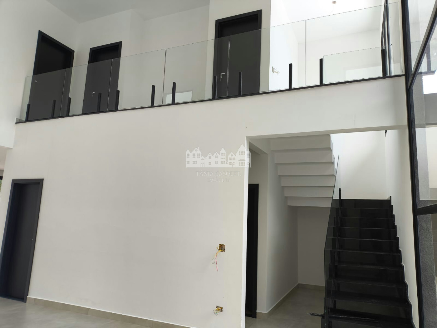 Casa à venda com 4 suítes no condomínio Figueira Garden, Atibaia - SP