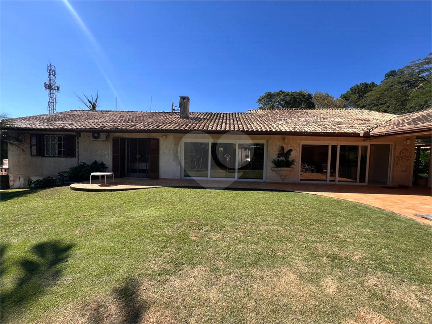 Casa Térrea à venda com 5 quartos, sendo 3 suítes, em Interlagos, São Paulo, SP