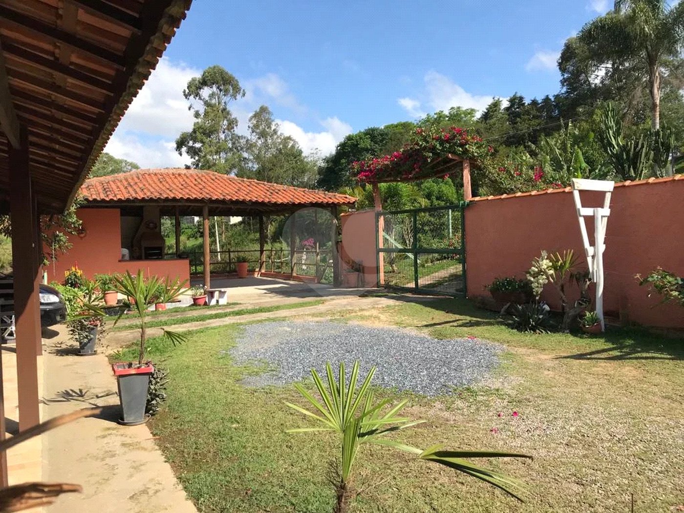 Chácara à venda com 4 quartos, sendo 3 suítes, em Monterrey, Louveira, SP