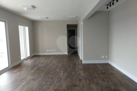 Apartamento à venda com 3 suítes em Vila Anastácio, São Paulo, SP