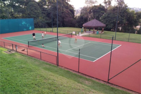 Casa à venda com 3 suítes no condomínio Golf Village, Carapicuíba - SP