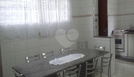 Casa à venda com 3 quartos, sendo 1 suíte,  em Jardim Pinheiros, São Paulo, SP