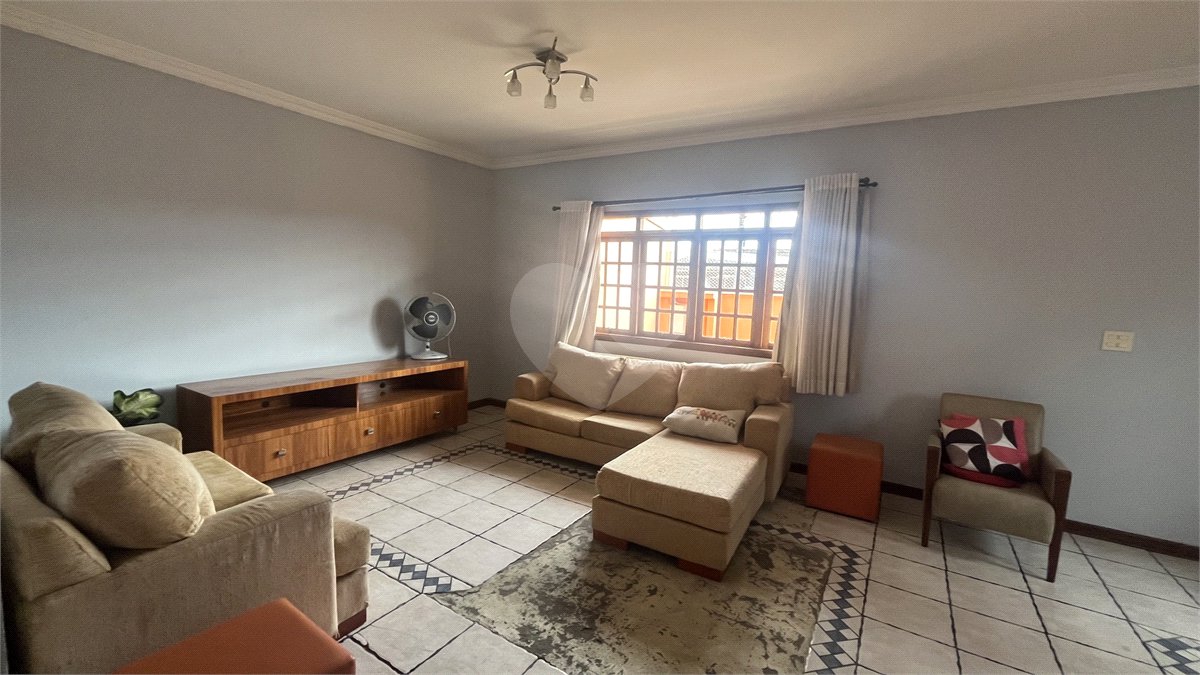 Sobrado à venda ou para alugar com 4 quartos, sendo 2 suítes, em Jardim Terceiro Centenário, Atibaia, SP