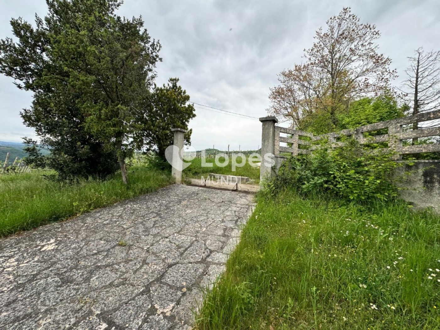 Casa multifamiliar à venda em Verona, Itália – 3 unidades e 12.000 m²