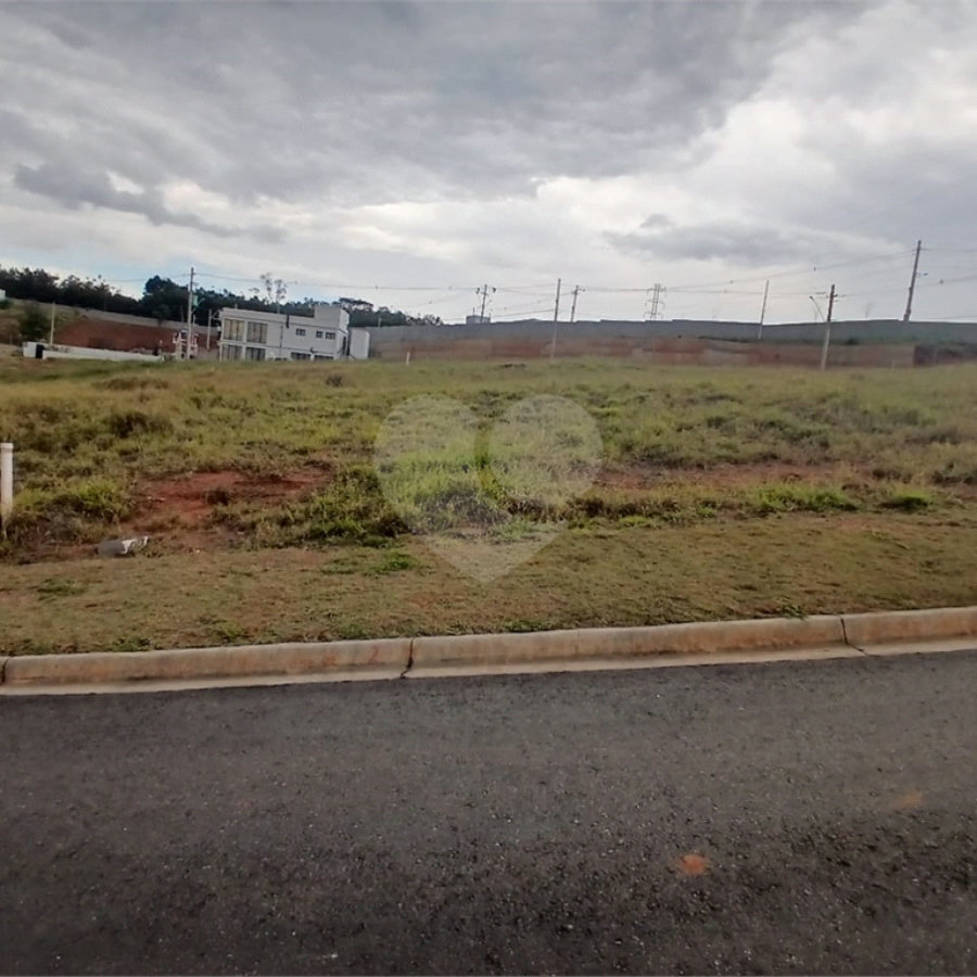 Lote com 376 m² à Venda em Condomínio Fechado