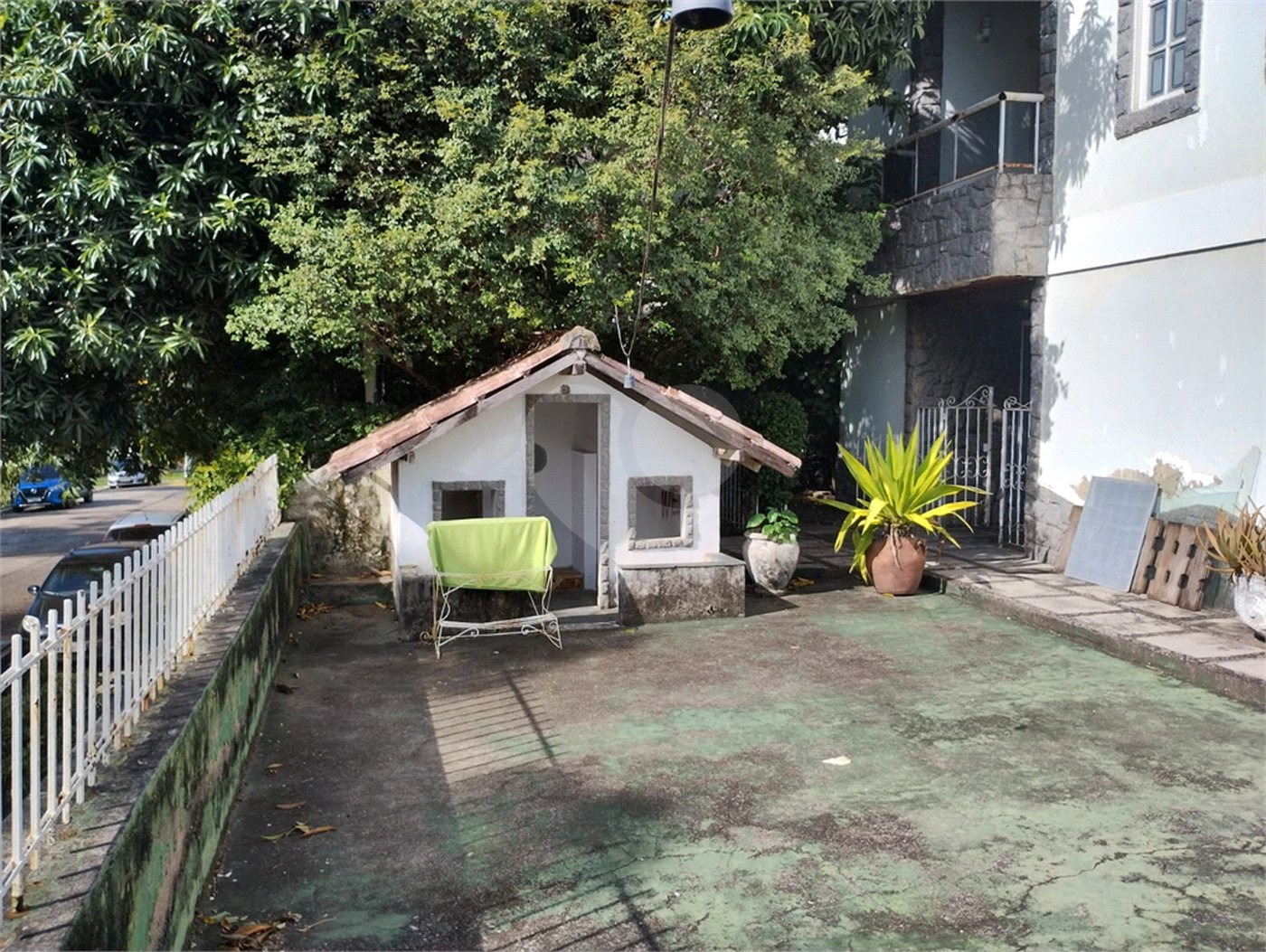 Casa à venda com 5 quartos, sendo 3 suítes, no condomínio Vilarejo, Rio de Janeiro - RJ