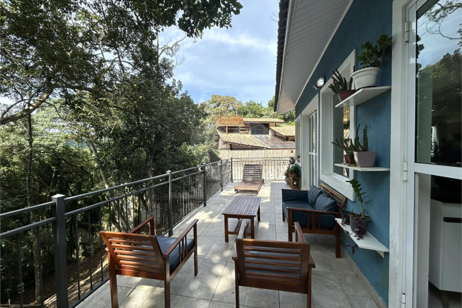 Casa à venda com 3 quartos, sendo 1 suíte, no condomínio Alpes da Cantareira, Mairiporã - SP