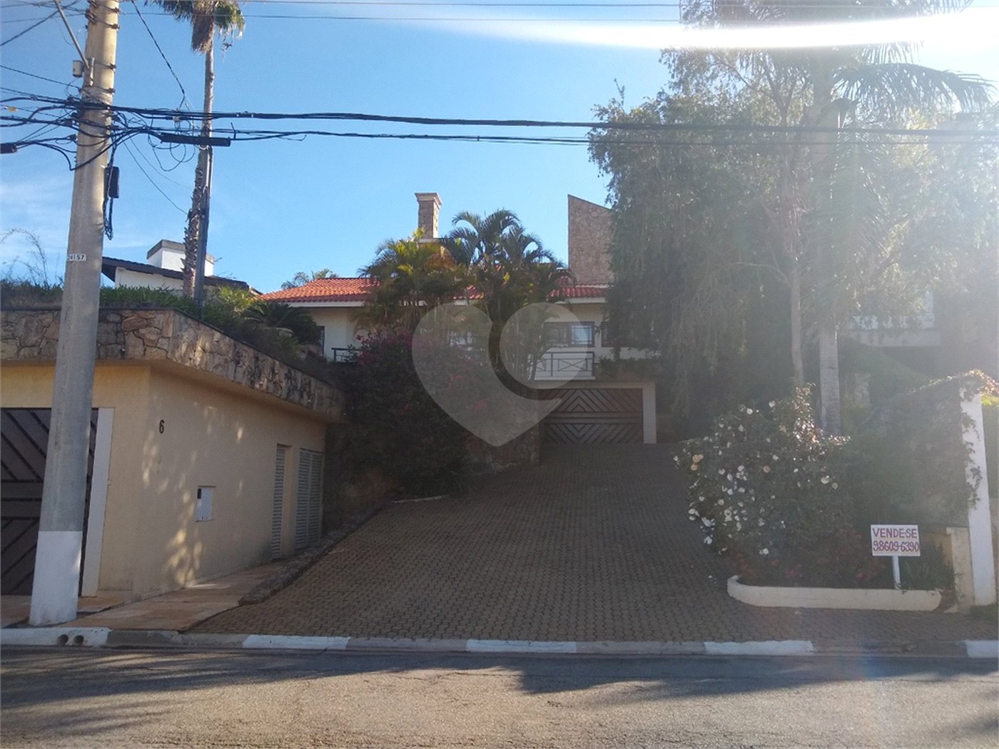 Casa à venda com 4 quartos, sendo 2 suítes, no condomínio Osato, Atibaia - SP