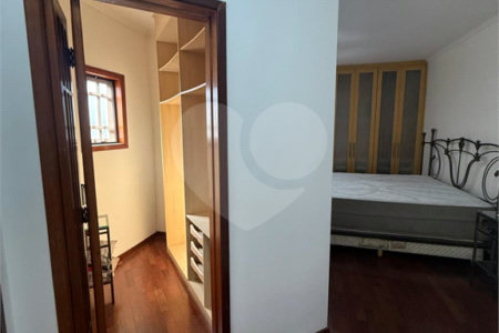 Casa à venda com 4 quartos, sendo 2 suítes,  no condomínio Arujá 5, Arujá - SP