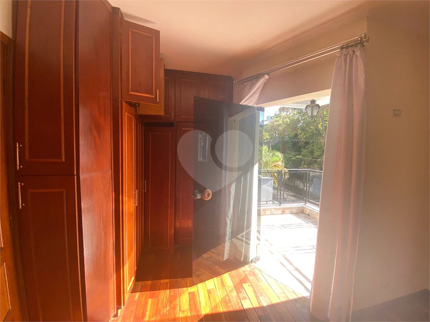 Sobrado com 3 quartos 1 suíte e 6 vagas de garagem no Jardim Guapira