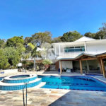 Casa à venda ou para alugar com 4 suítes no condomínio Alpes da Cantareira, Mairiporã - SP
