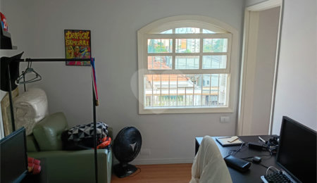 Sobrado à venda com 4 quartos, sendo 2 suítes,  em Mirandópolis, São Paulo, SP