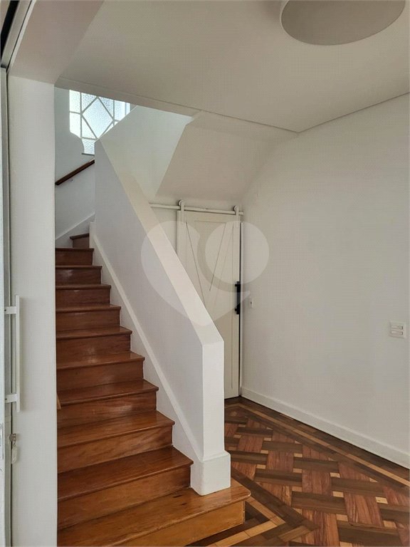 Sobrado à venda ou para alugar com 3 quartos, sendo 1 suíte, em Água Branca, São Paulo, SP