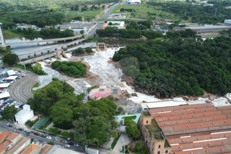 Casa à venda com 4 quartos, sendo 1 suíte, em Jardim Celani, Salto, SP