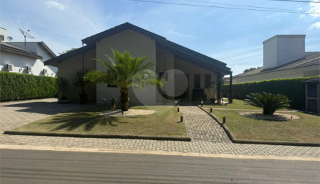 Casa à venda com 3 suítes no condomínio Terras de Mont Serrat, Salto - SP