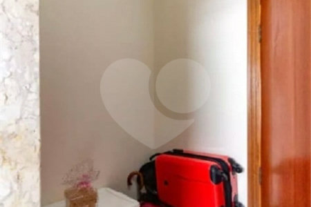 Sobrado à venda no Ipiranga de 140m² com 4 suítes e 3 vagas.