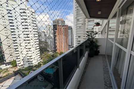 Apartamento à venda com 4 quartos, sendo 1 suíte, em Campo Belo, São Paulo, SP