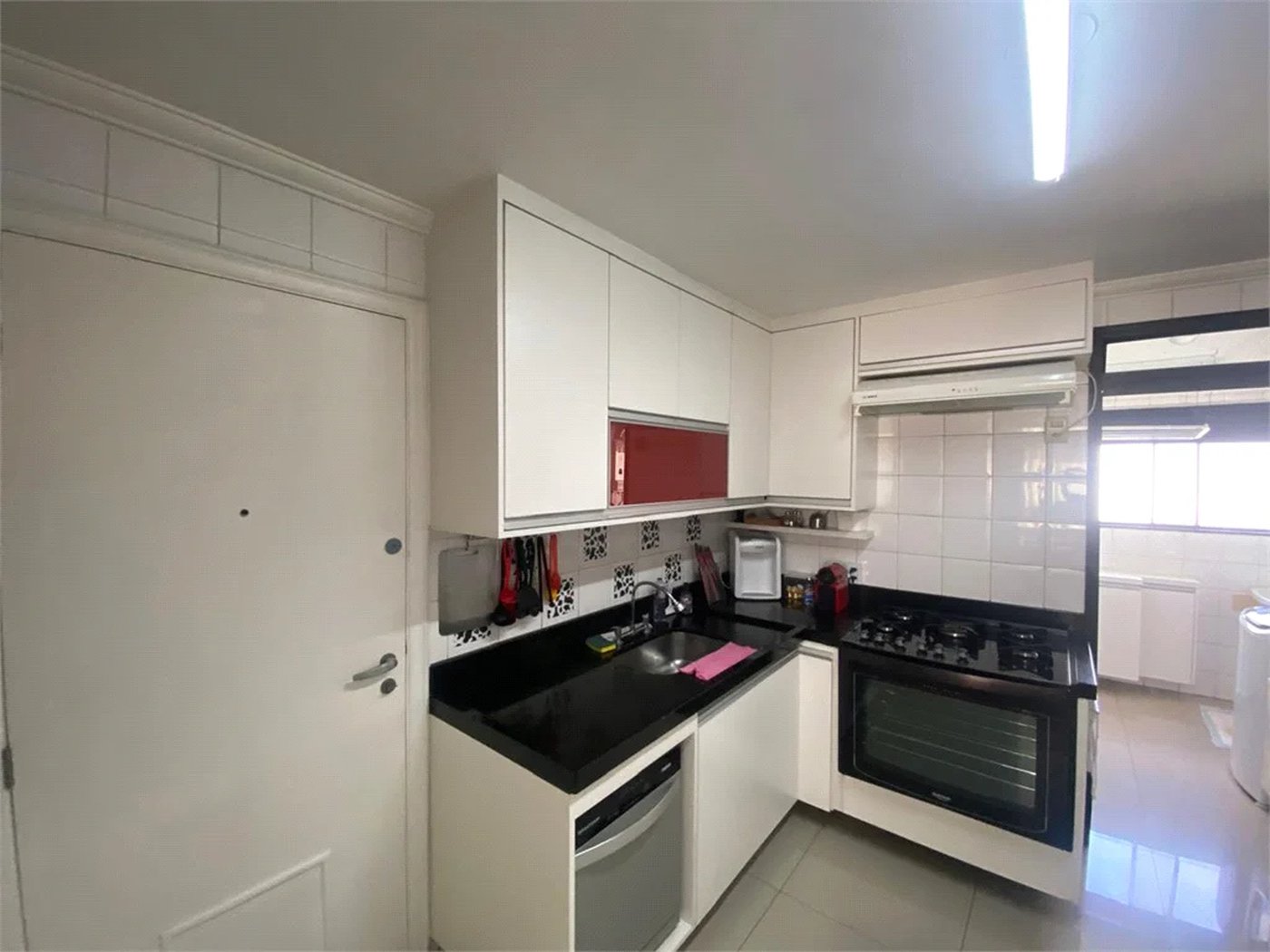 Apartamento à venda com 4 quartos, sendo 2 suítes,  em Vila Hamburguesa, São Paulo, SP