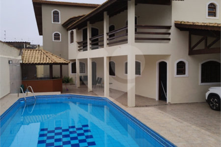 Sobrado à venda com 6 quartos, sendo 2 suítes, em Balneário Stella Maris, Peruíbe, SP