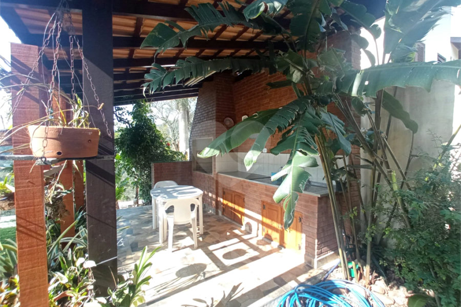 Casa à venda com 4 quartos, sendo 1 suíte, no condomínio Alpes da Cantareira, Mairiporã - SP