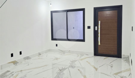 Sobrado à venda com 4 quartos, sendo 2 suítes,  em Vila Monumento, São Paulo, SP