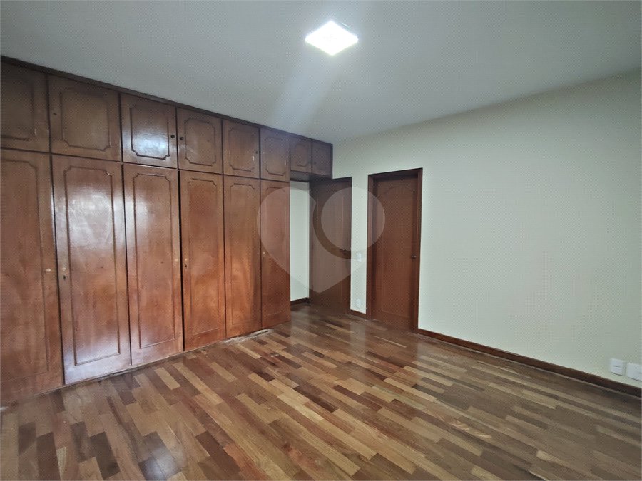 Casa à venda ou para alugar com 5 quartos, sendo 3 suítes, em Vila Maria, Itapetininga, SP