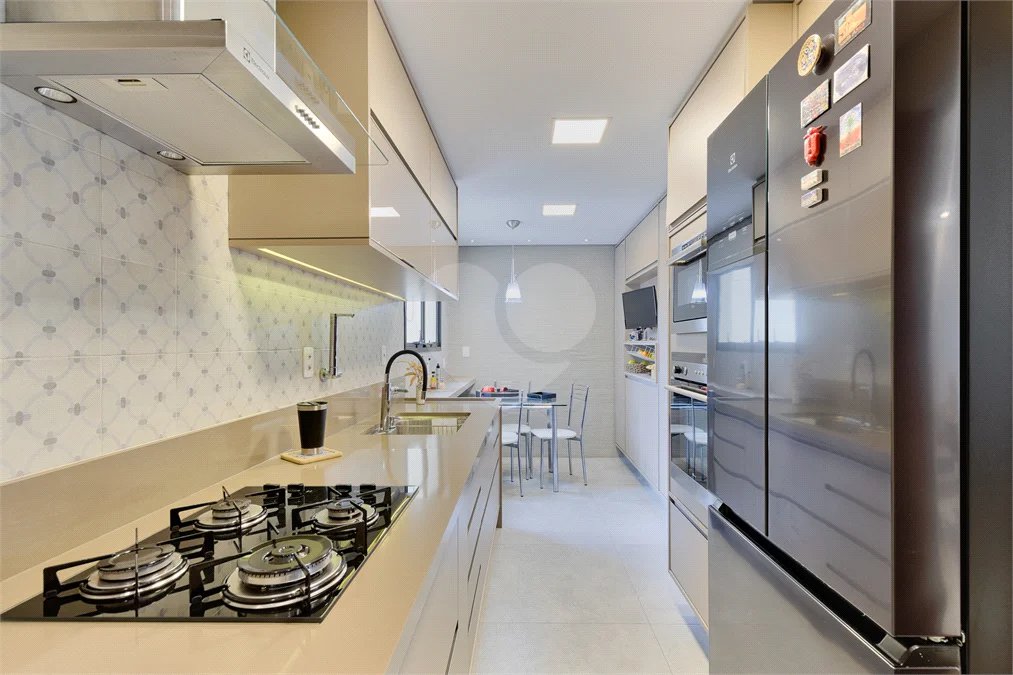 Apartamento à venda com 3 quartos, sendo 2 suítes, em Alto da Boa Vista, São Paulo, SP