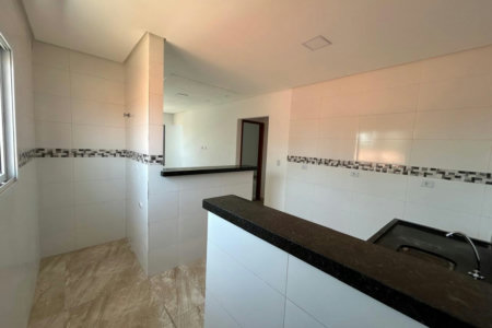 Duplex à venda com 2 quartos, sendo 1 suíte, apenas 400m Mar