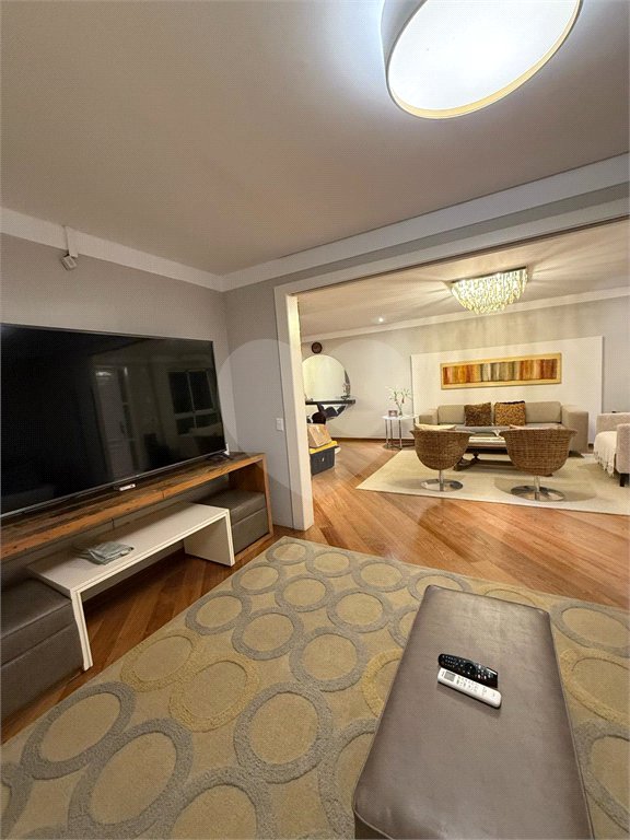 Casa à venda com 4 suítes no condomínio East Village, São Paulo - SP