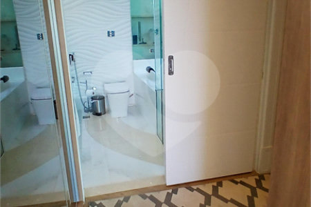 Casa à venda com 3 suítes no condomínio Figueira Garden, Atibaia - SP