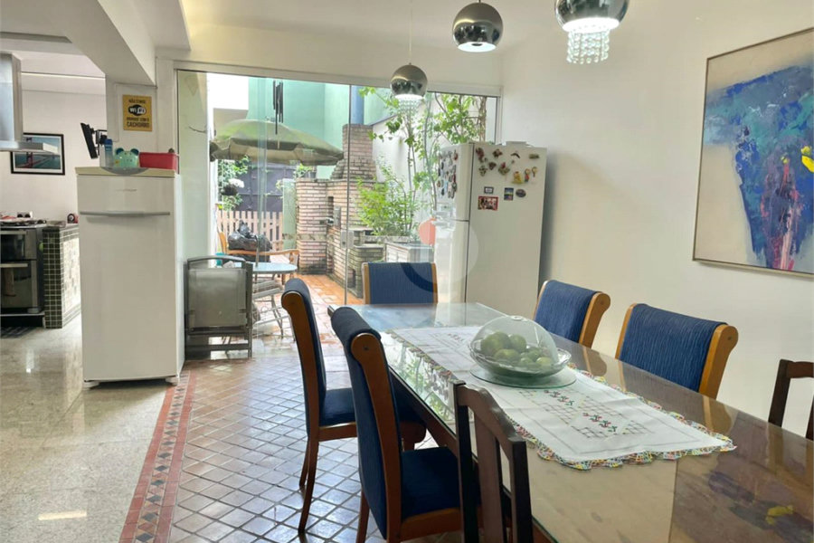 Sobrado à venda com 3 quartos, sendo 2 suítes, em Vila Mariana, São Paulo, SP