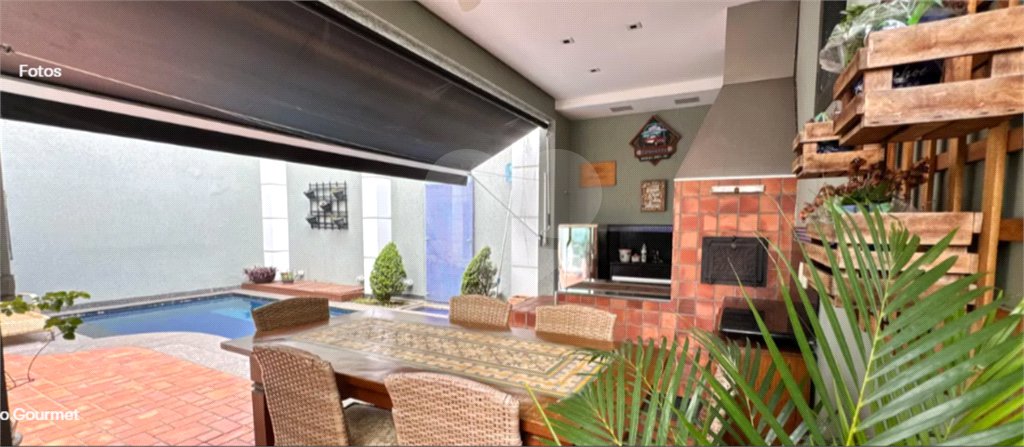 Casa à venda com 4 quartos, sendo 3 suítes,  no condomínio Vila das Flores, São Paulo - SP