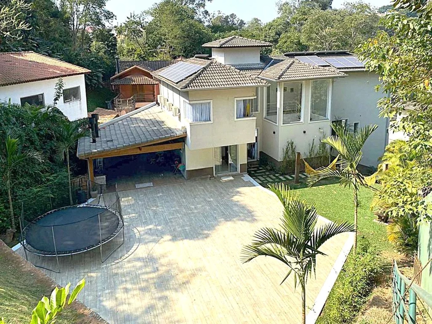 Casa à venda com 4 quartos, sendo 3 suítes,  no condomínio Vilarejo, Carapicuíba - SP