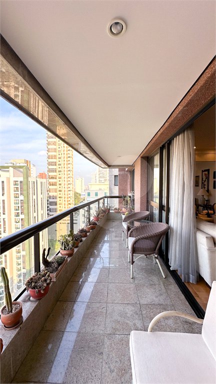 Apartamento à venda com 3 quartos, sendo 2 suítes,  em Morumbi, São Paulo, SP