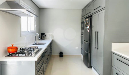 Casa à venda com 4 quartos, sendo 2 suítes,  no condomínio Residencial Vila Lagos, São Paulo - SP