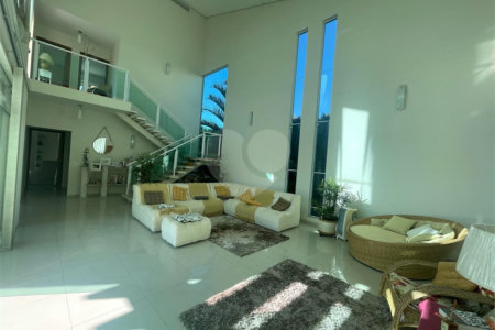 Casa à venda com 4 suítes no condomínio Haras Paineiras, Salto - SP
