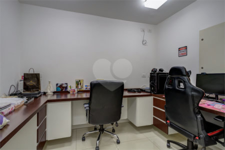 Sobrado à venda com 6 quartos, sendo 3 suítes, em Alto da Boa Vista, São Paulo, SP