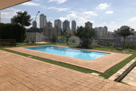 Sobrado à venda com 5 quartos, sendo 1 suíte, em Jardim São Bento, São Paulo, SP