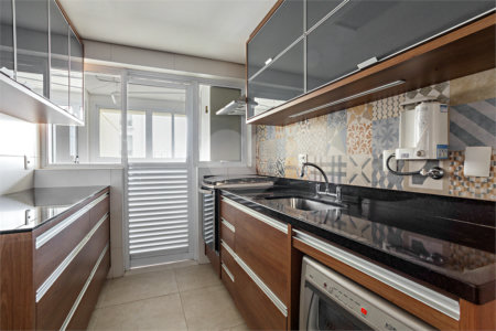 Apartamento à venda com 3 quartos, sendo 1 suíte,  em Jardim das Acácias, São Paulo, SP