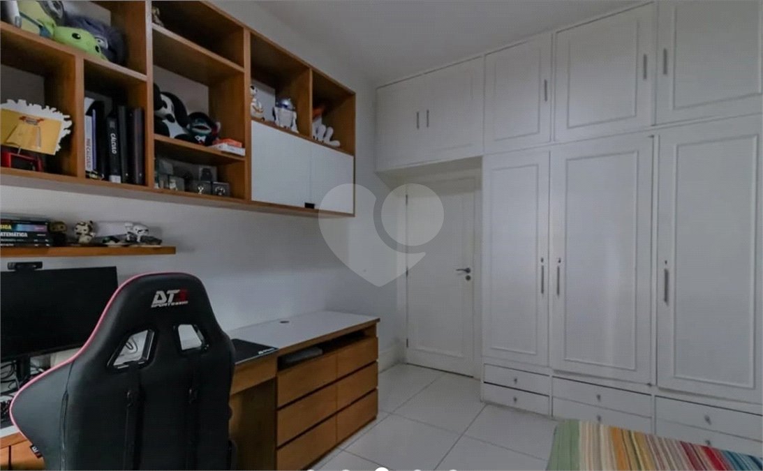 Apartamento à venda com 4 quartos, sendo 1 suíte,  em Copacabana, Rio de Janeiro, RJ