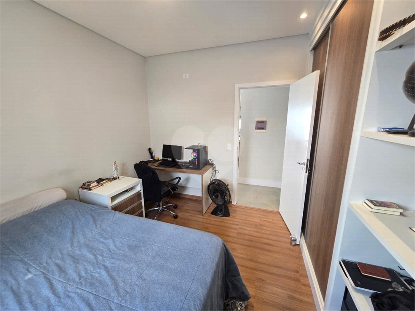 Casa à venda com 3 quartos, sendo 2 suítes, no condomínio Golden, Itapetininga - SP