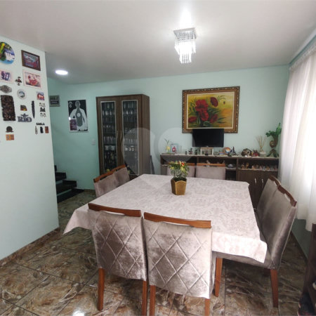Casa à venda com 2 suítes no condomínio Morada das Hortênsias, São Paulo - SP