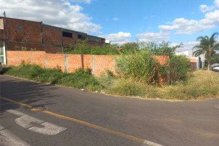 Terreno para venda contendo 300,00 m² de área total.