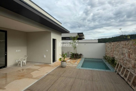 Casa à venda com 3 suítes no condomínio Ecoville 1, Atibaia - SP