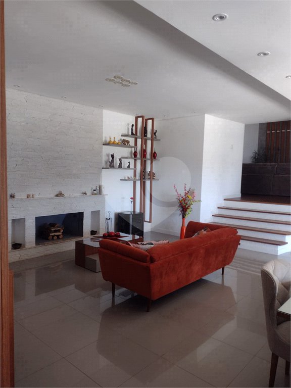 Casa à venda com 5 quartos, sendo 4 suítes, no condomínio Clube Florada Suzano, Suzano - SP